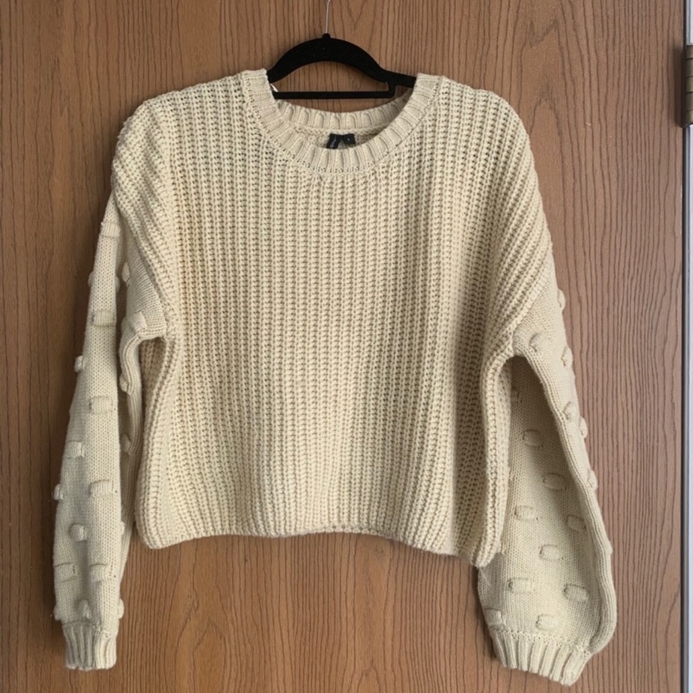 Moon and Madison cropped sweater balloon sleeves